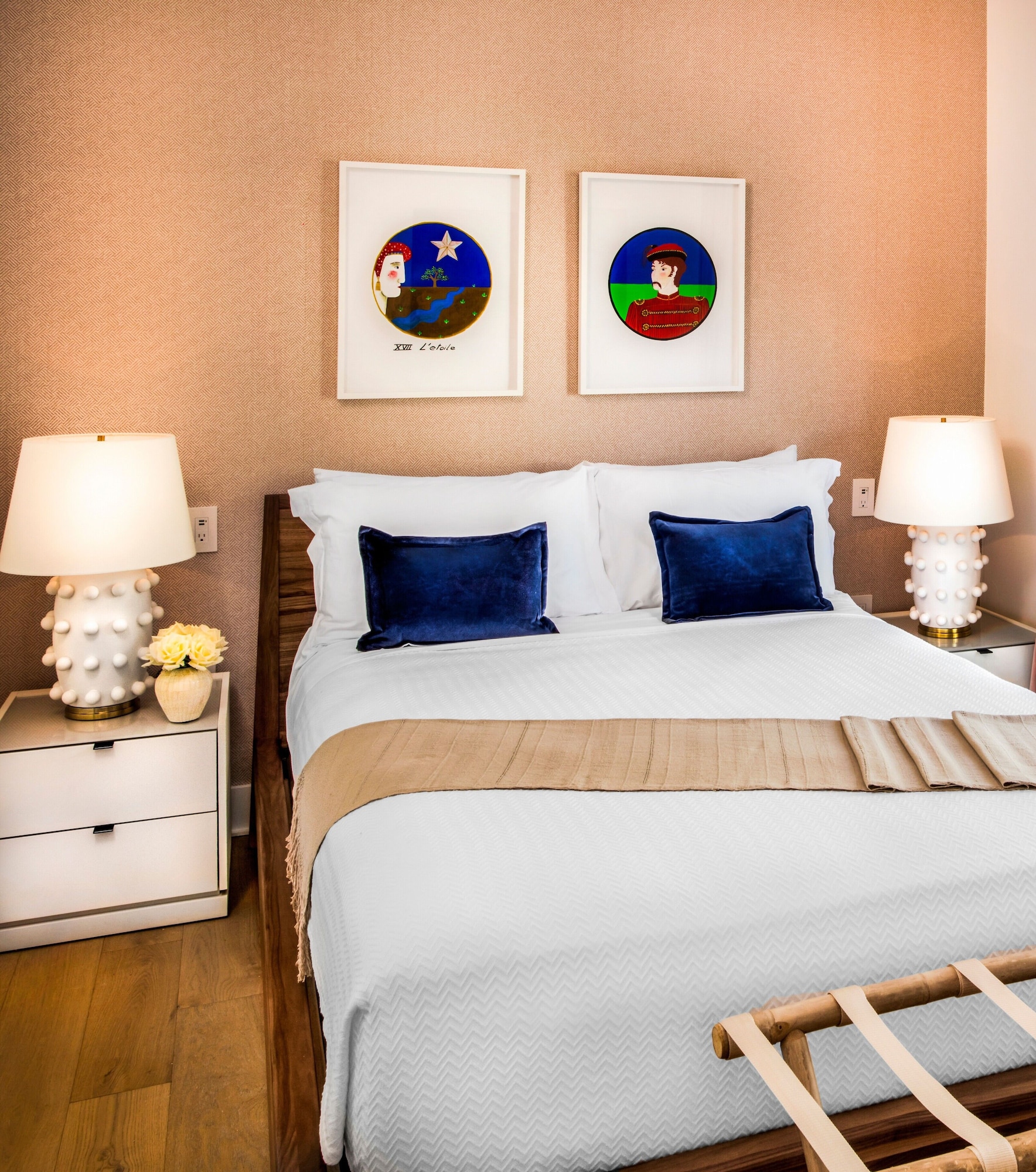 جناح بسرير كوين، The Savoy Hotel & Beach Club 3/6