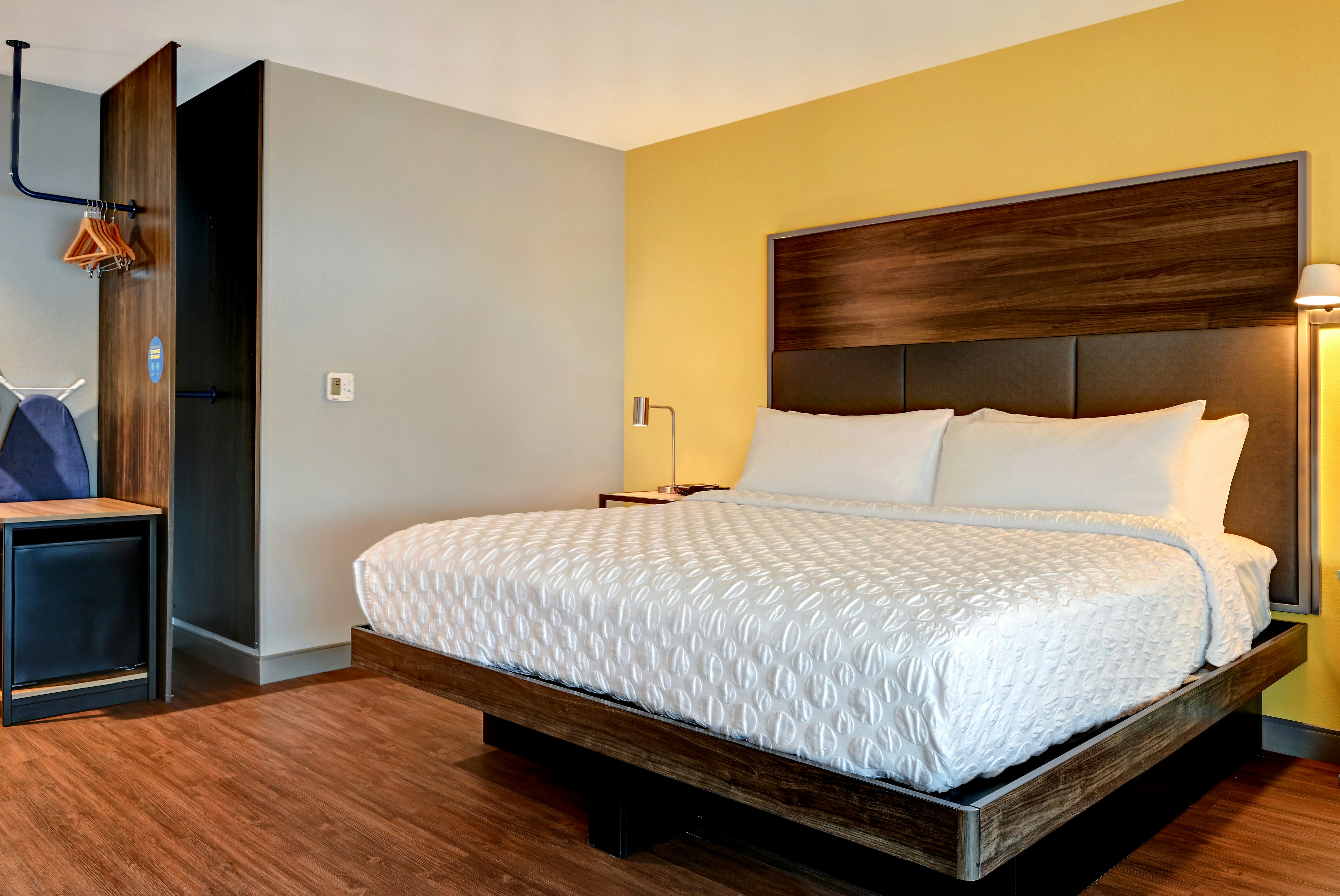 ROOM, KING BED, ACCESSIBLE