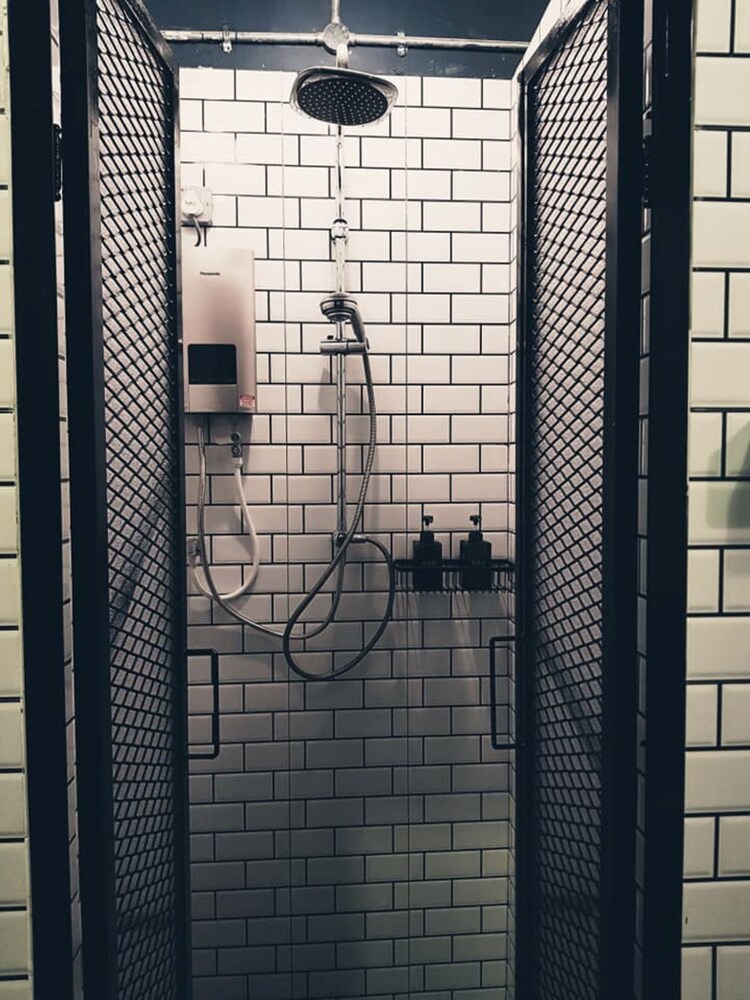 The Brownstone Hostel & Space 24/50