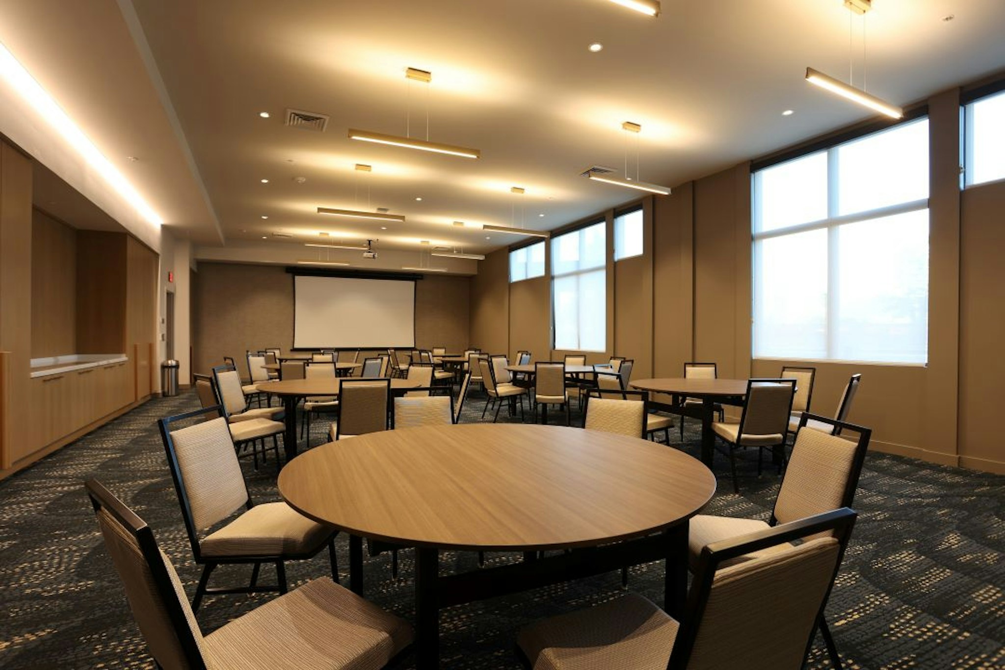 Cedartree Hotel Portland Hillsboro 28/30