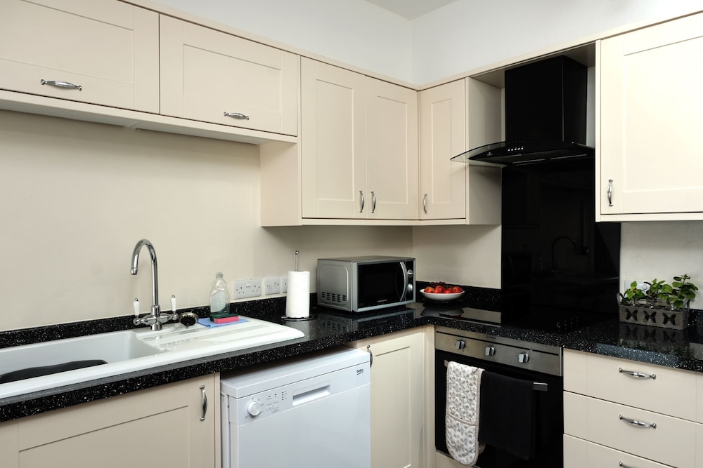 Beachside Suites 21/24