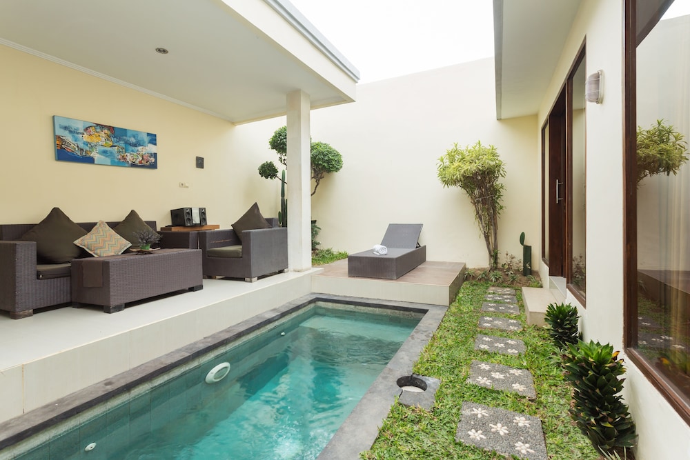 Karana Villa Bali 3/64