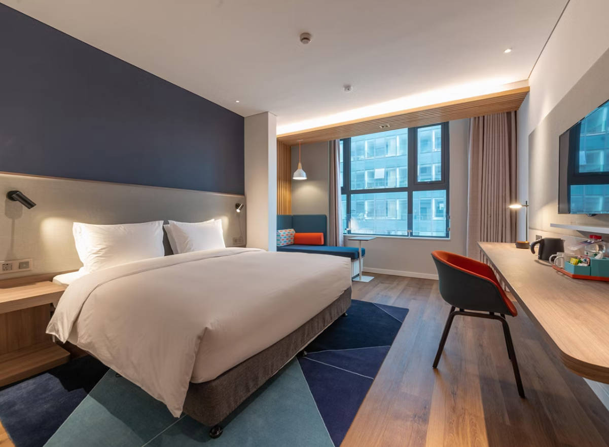Standard, King Bed, Extra Floor Space