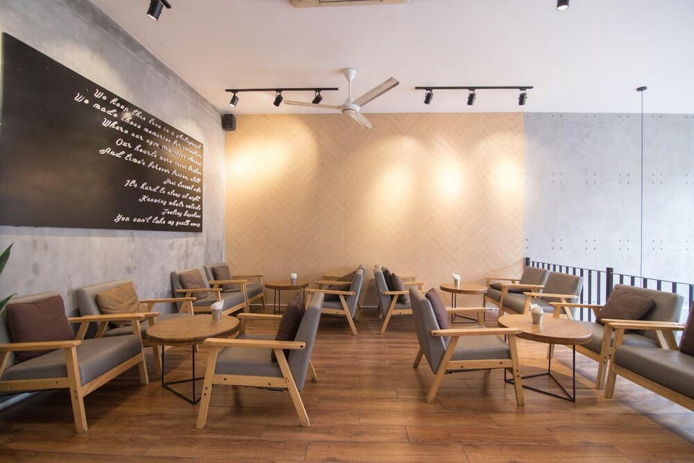 Soft Pillow Hostel - Adults Only 32/45