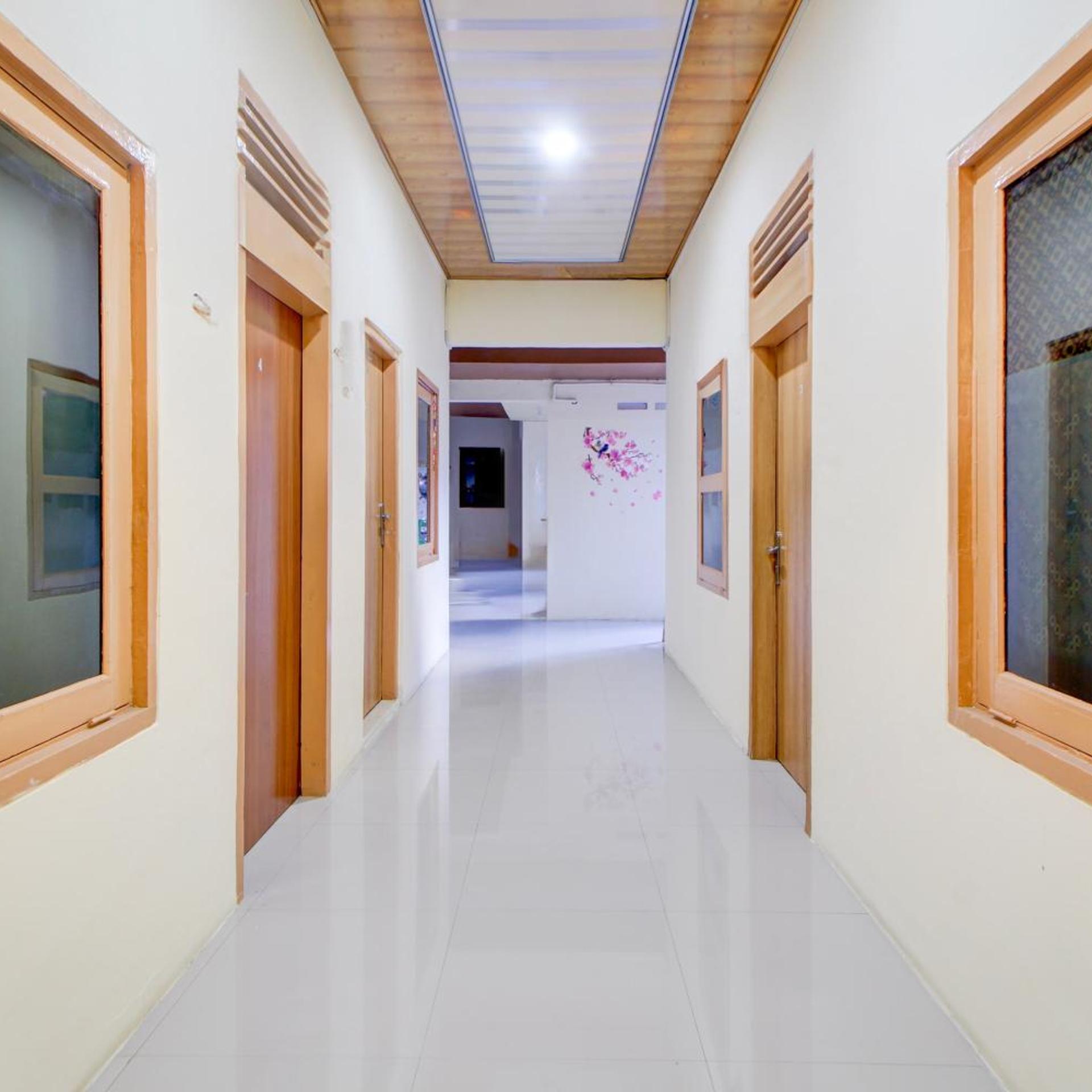 Hotel O Alun-Alun Purwokerto Near Gor Satria Purwokerto Formerly Guest House Blessing 7/32