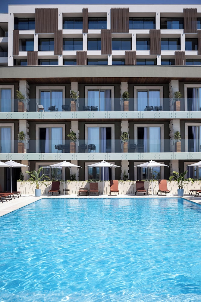 Hotel Vlora Priam, Affiliated by Melia 8/65