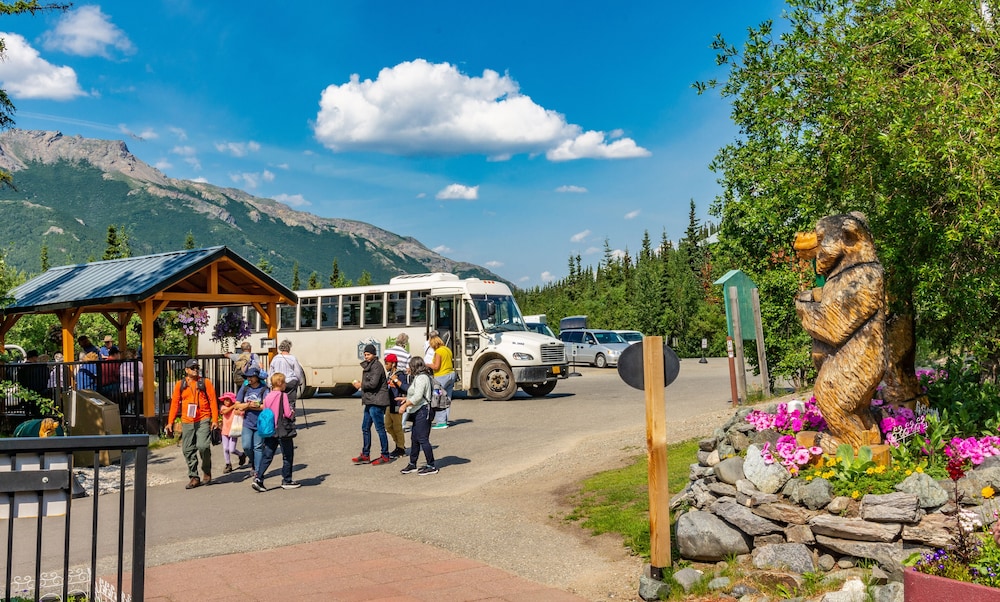 Denali Bluffs Hotel 54/68