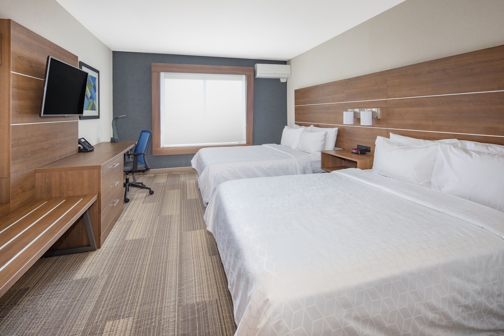 STANDARD, 2 QUEEN BEDS