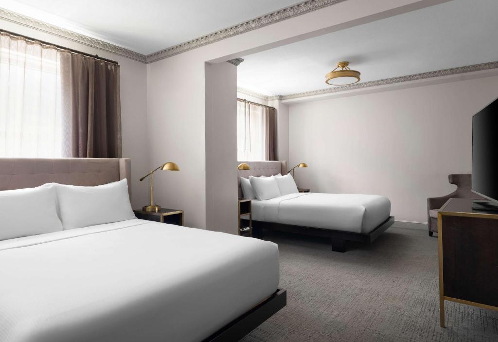 DELUXE, 2 QUEEN BEDS, ACCESSIBLE