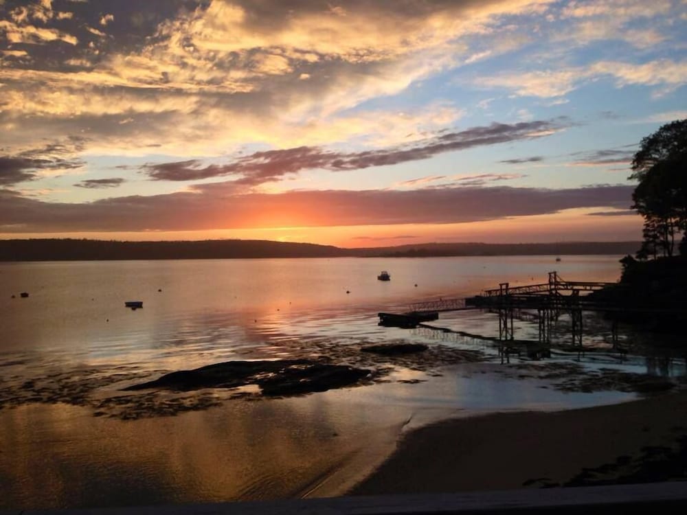 Smuggler’s Cove Inn 26/50