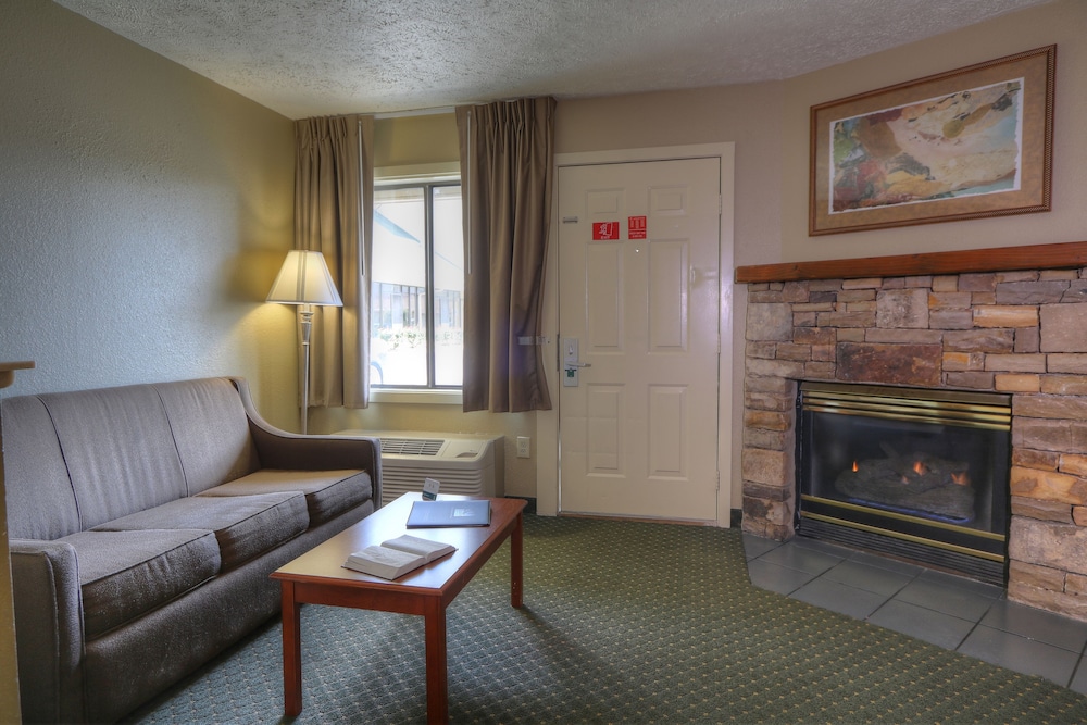 Quality Inn And Suites Dollywood 22/31