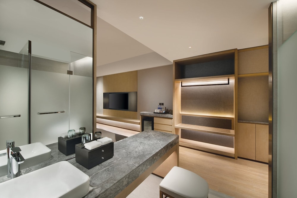 Crowne Plaza Zunhua Hot Spring Town 24/71