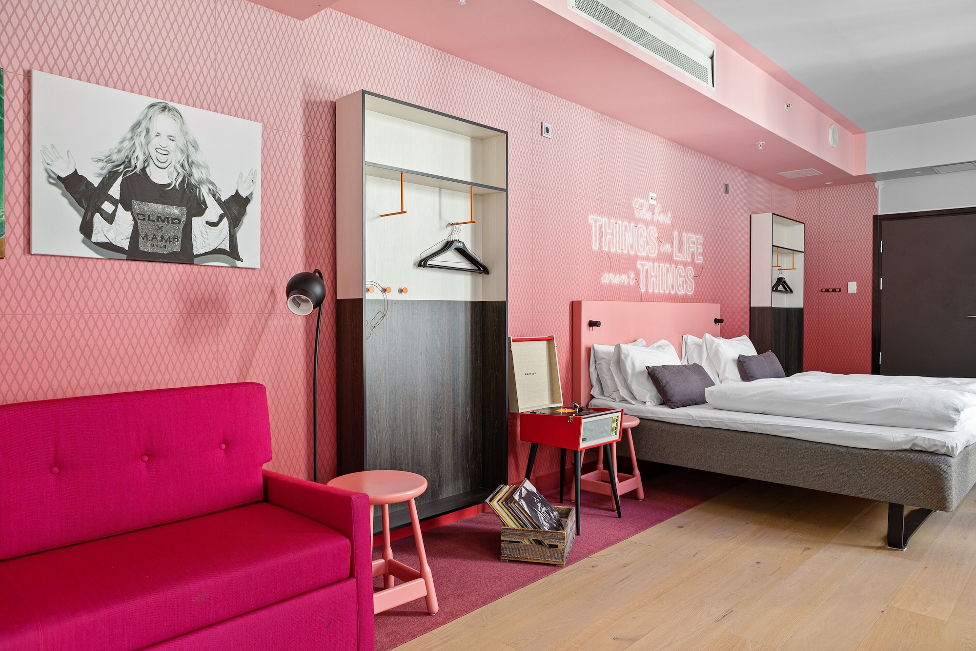 DELUXE, DOUBLE BED, SOFA
