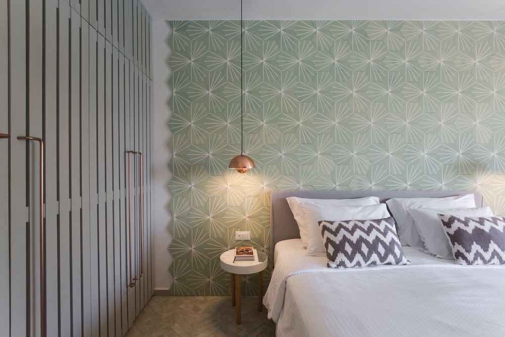ROOM, DOUBLE BED