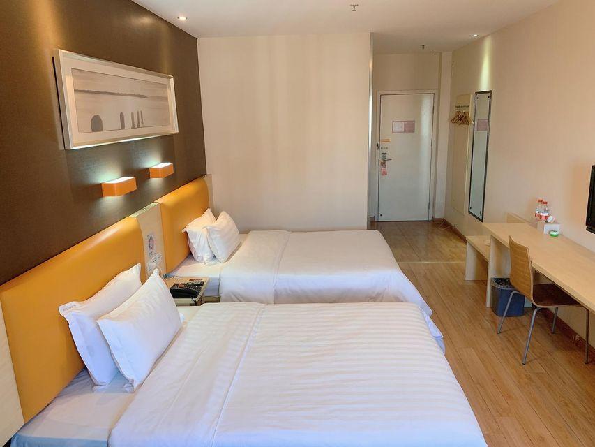 Boutique, Twin Beds