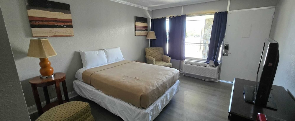 غرفة بسرير كوين، Riverside Inn & Suites by OYO Danville Ceaser Casino 7/10