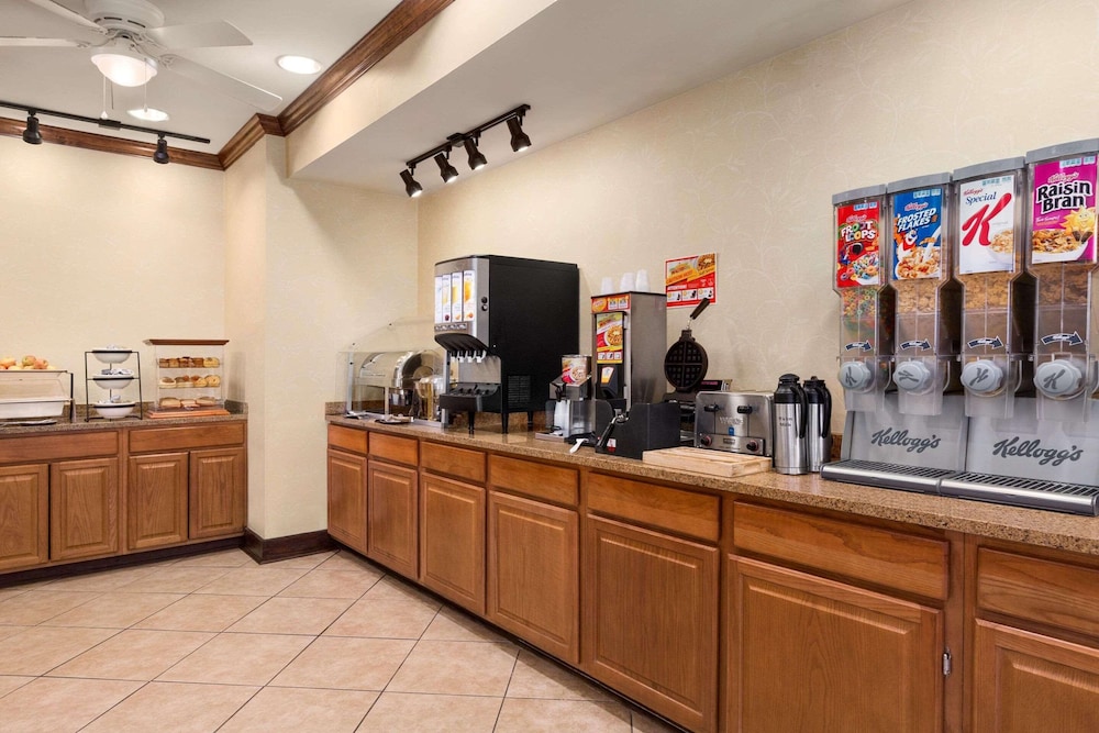 Country Inn Suites By Radisson Savannah I 95 North Ga 8/55
