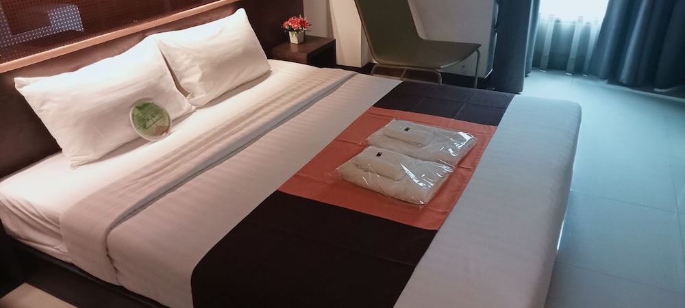 Collection O The Bangkok Airport Link Suite 33/56