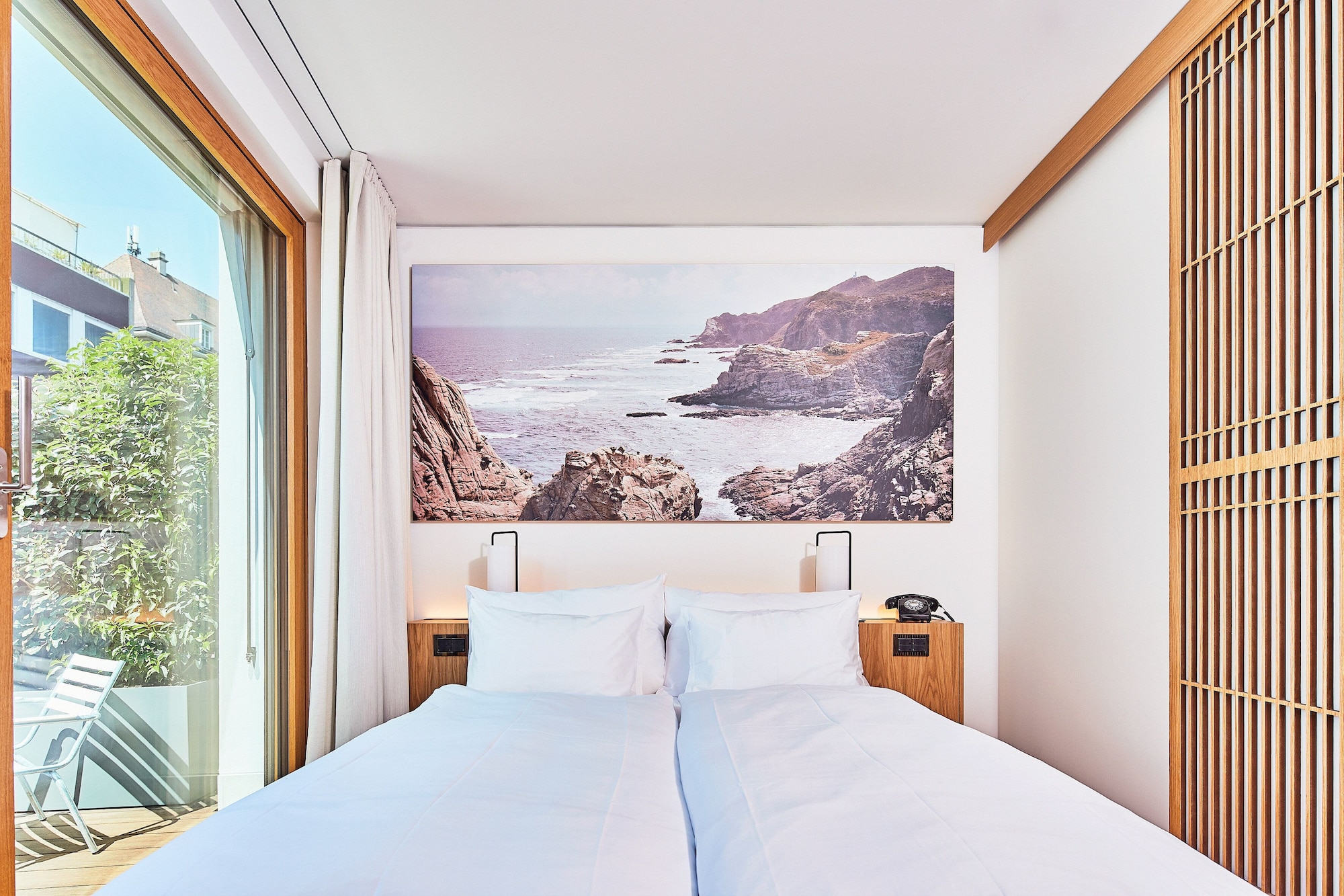ROOM, QUEEN BED, TERRACE, SMALL