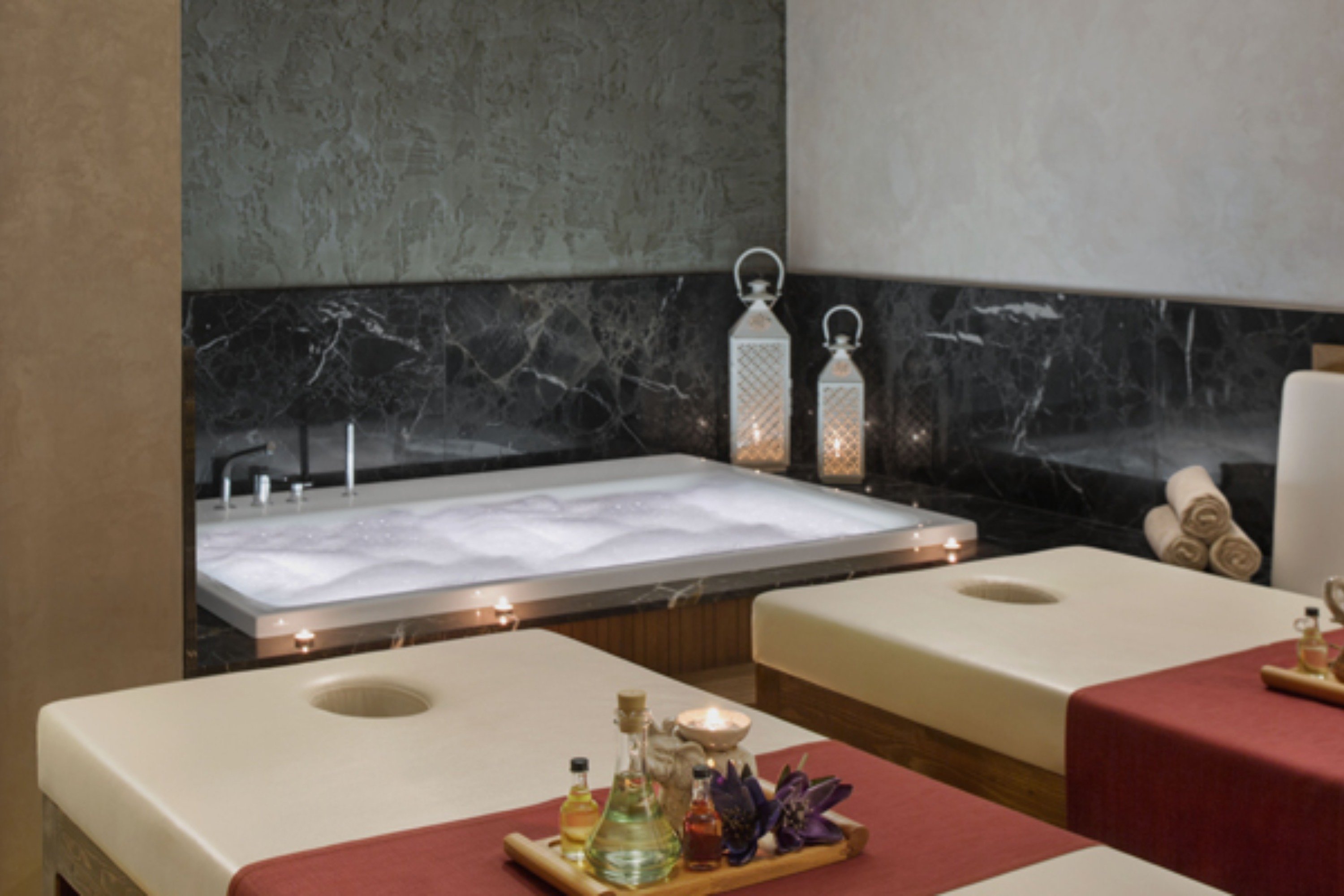 Acanthus and Cennet Barut Collection 7/20