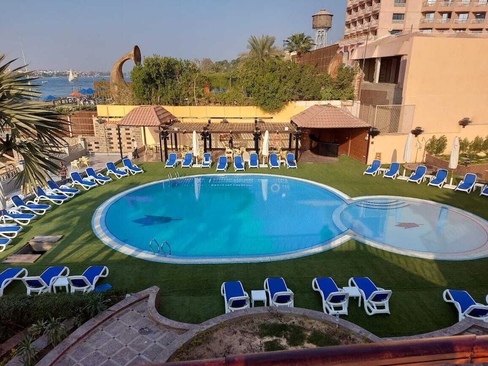 Lotus Hotel 27/28