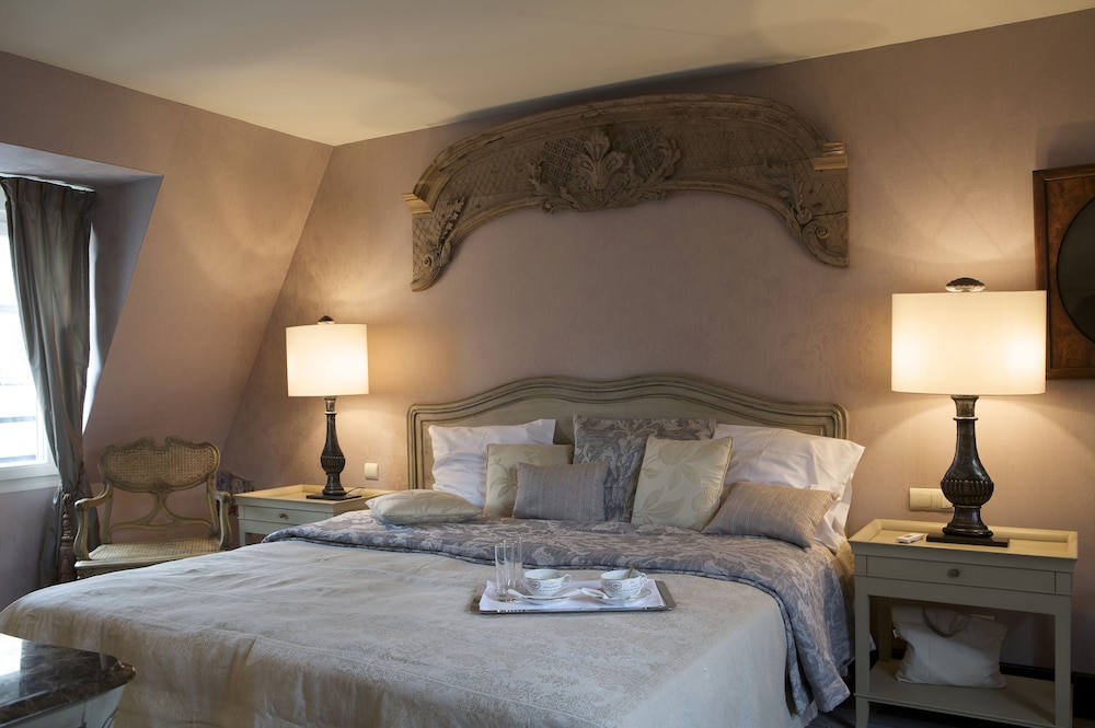Hotel Chateaubriand 12/48