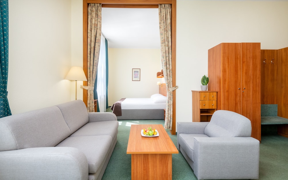 Hotel Millennium 35/47
