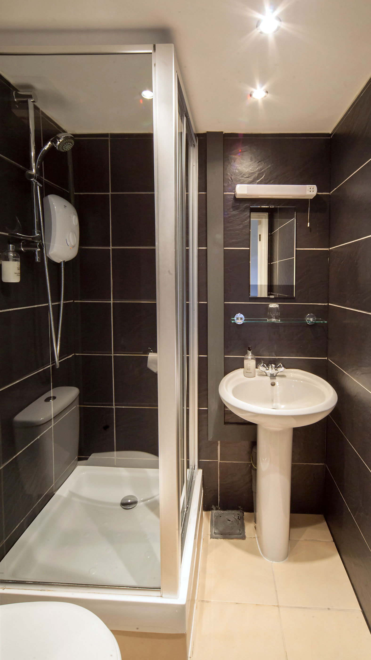 Rodney Hotel 47/48