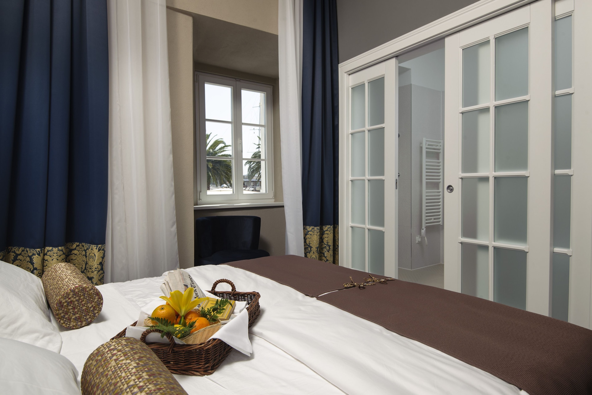 Junior Suite, Twin Beds, Sea View 2/5
