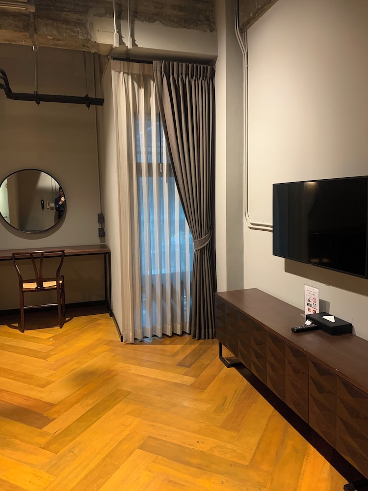 515 VICTORY Hotel 37/49