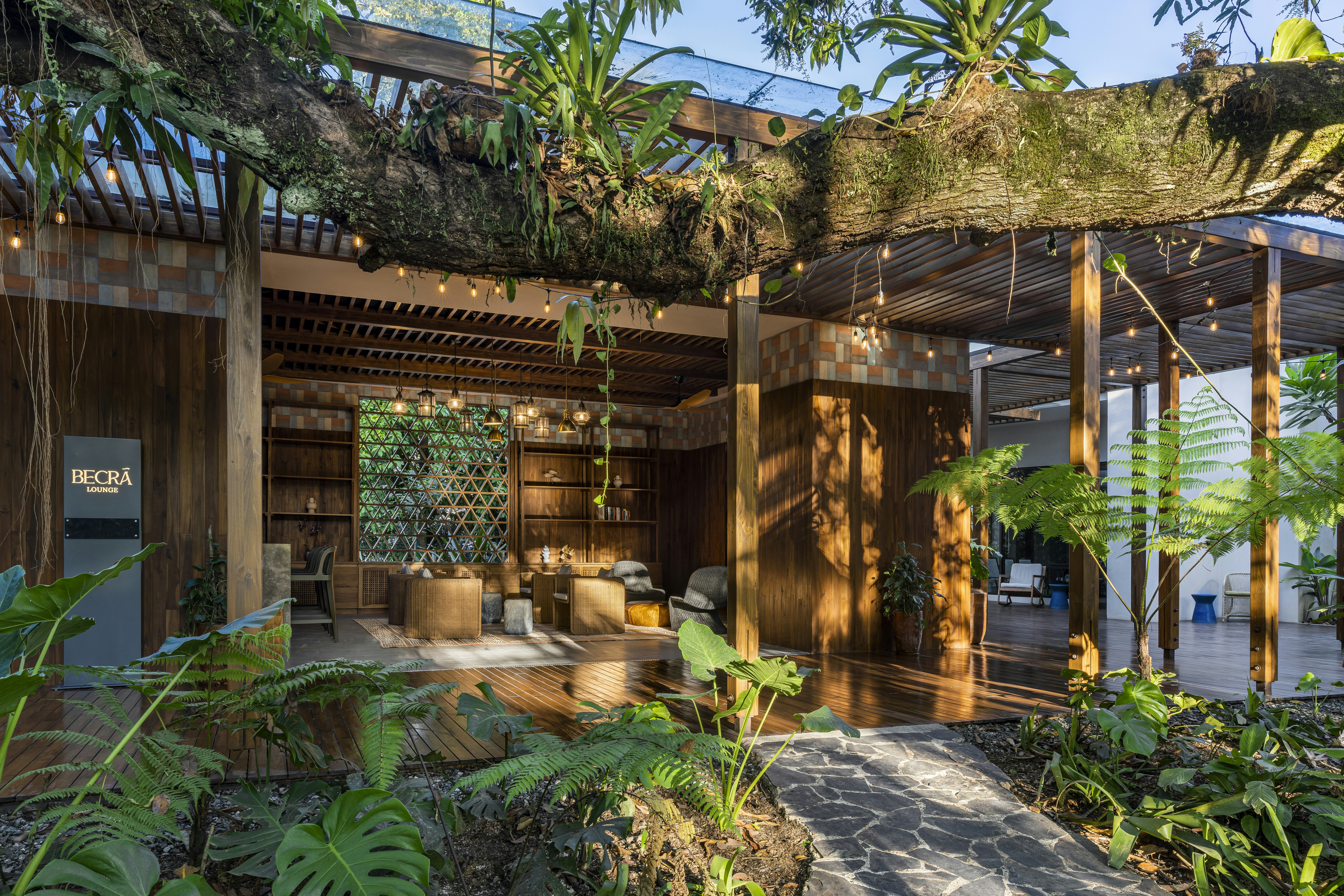 Botanika Osa Peninsula, Curio Collection by Hilton 9/73