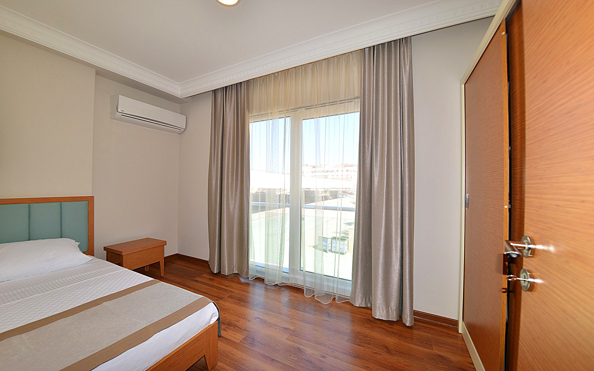The Suites 16/100
