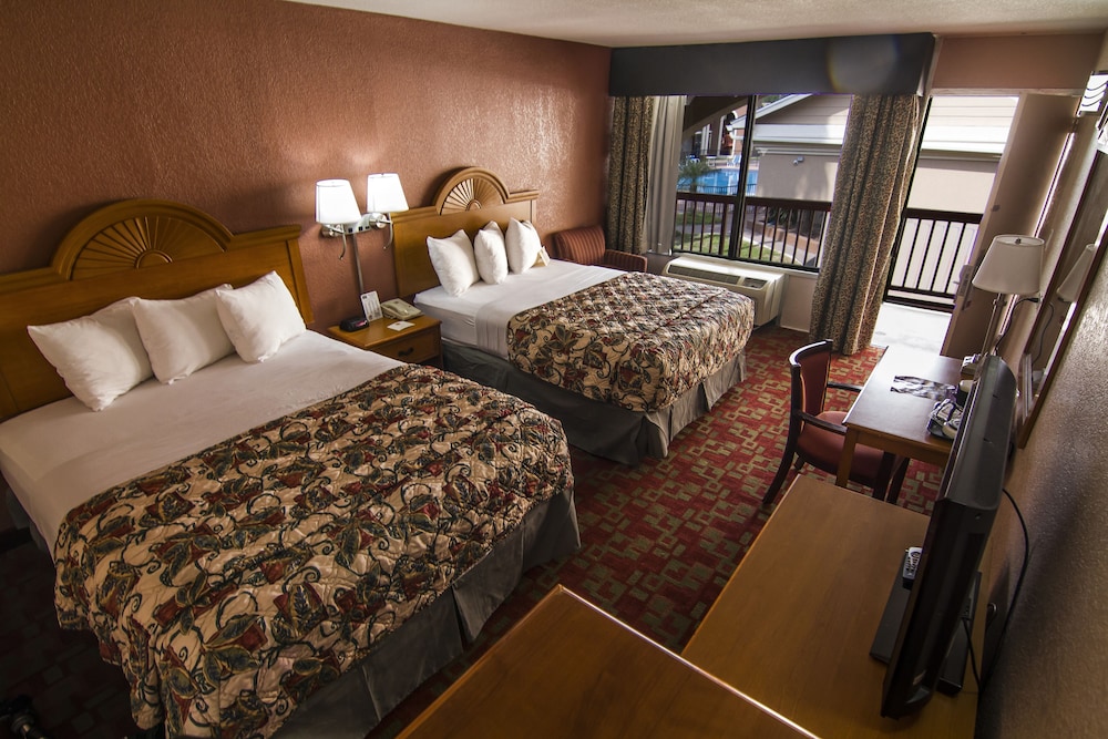 STANDARD, 2 QUEEN BEDS
