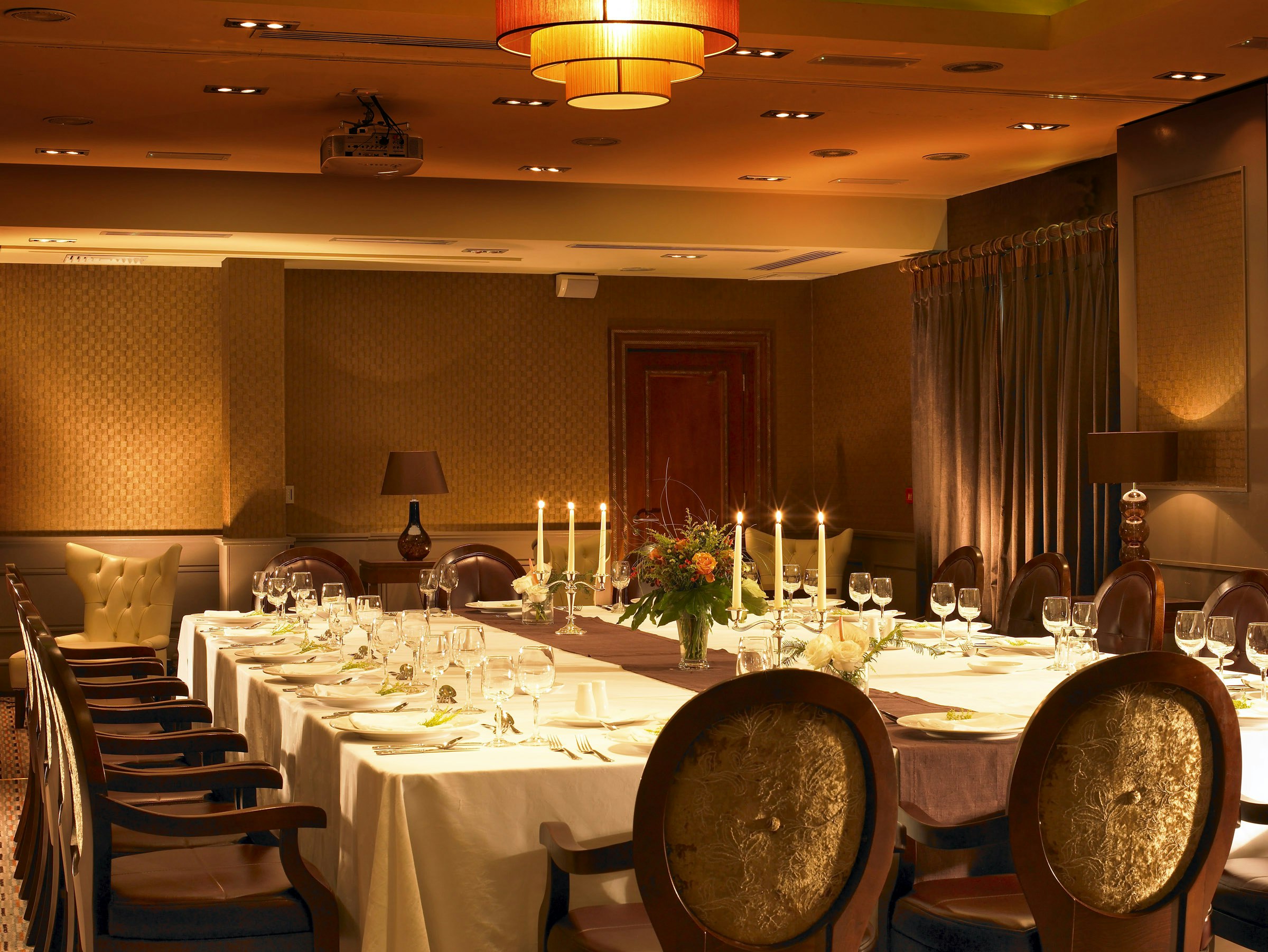 Castlecourt Hotel 40/54