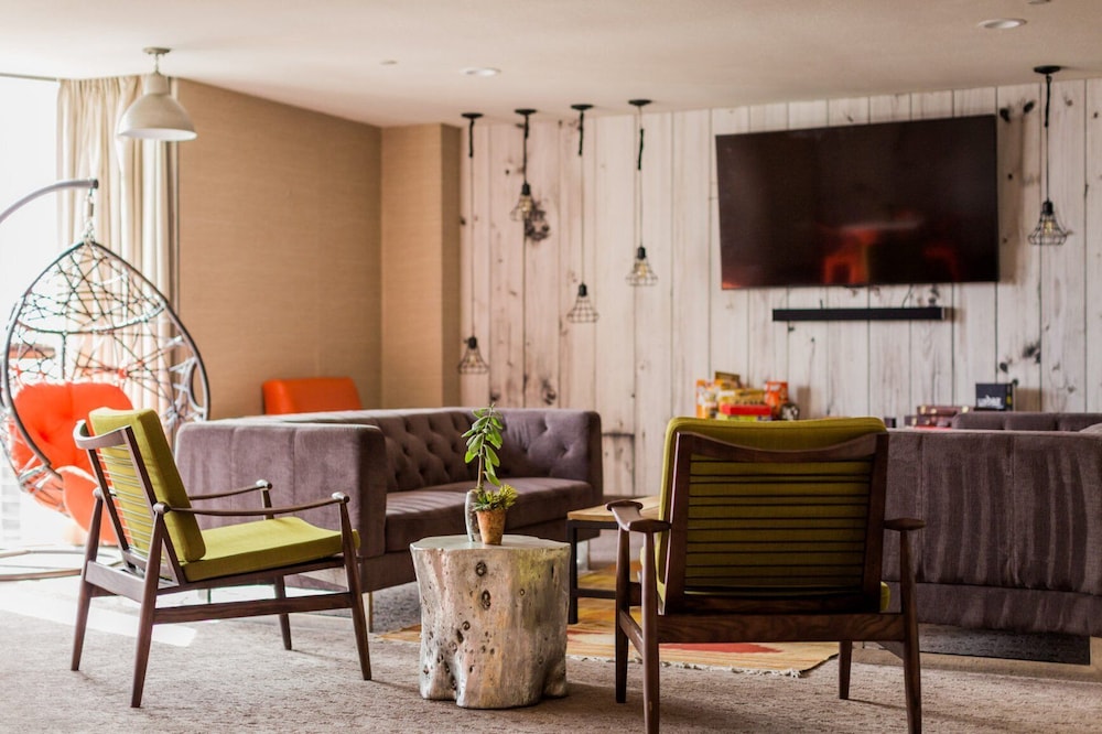 Whitney Peak Hotel Reno, Tapestry Collection by Hilton 39/46