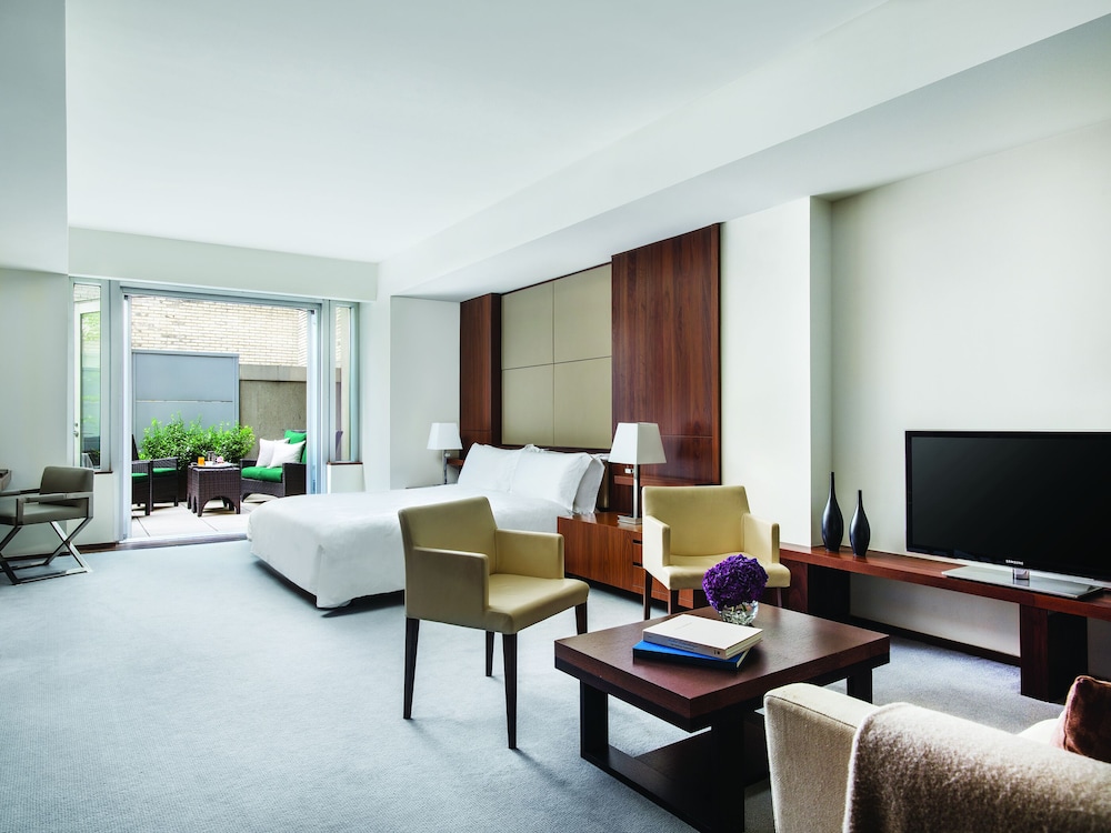 Courtyard, Junior Suite, King Bed, Sofa, Terrace