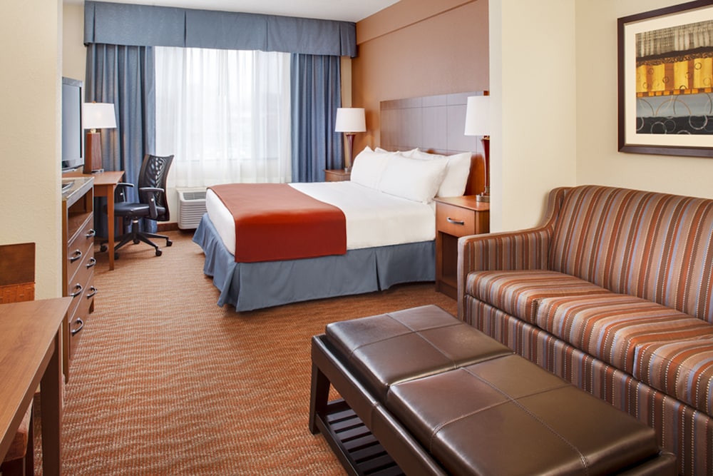 Holiday Inn Express Suites Coralville 14/67