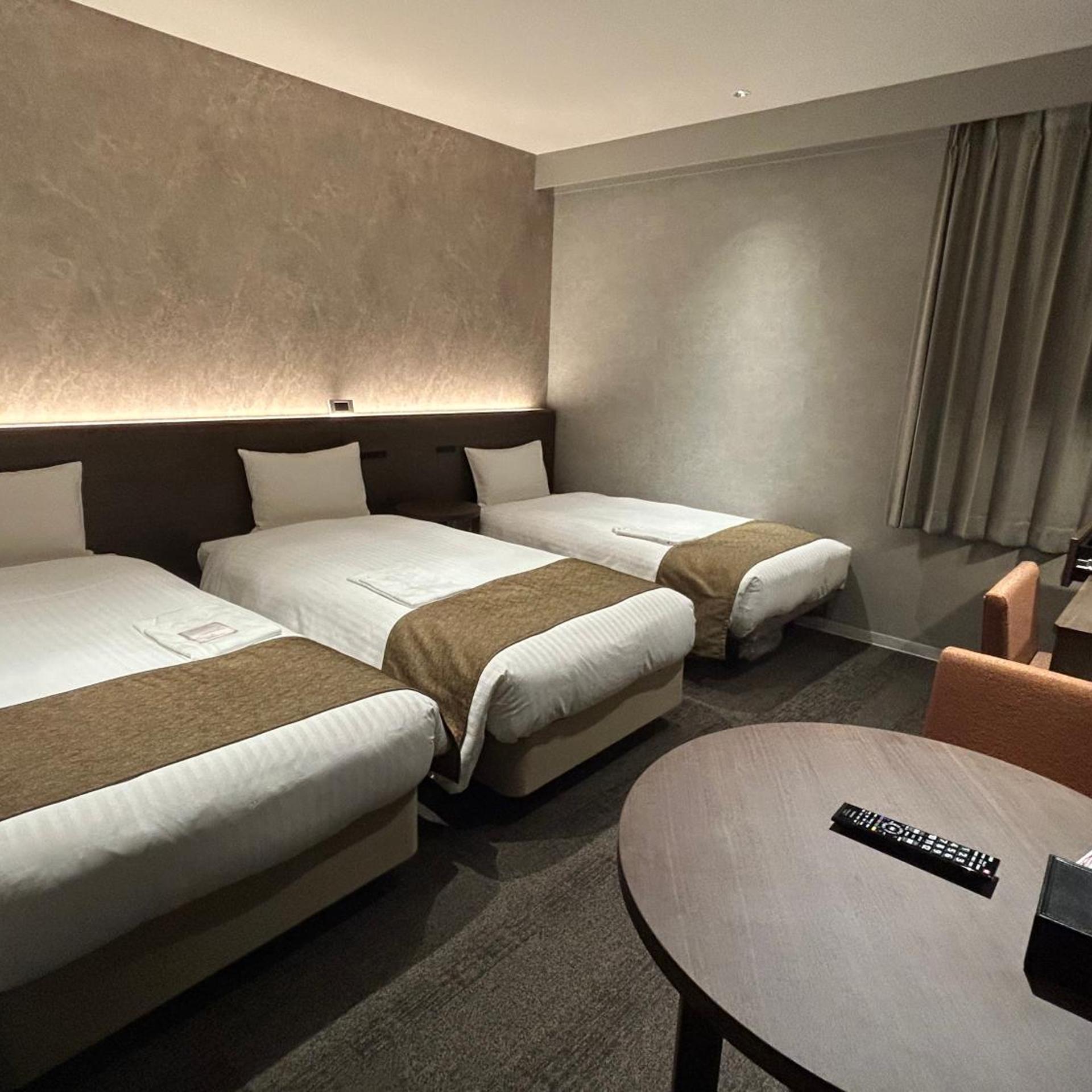 غرفة ثلاثية