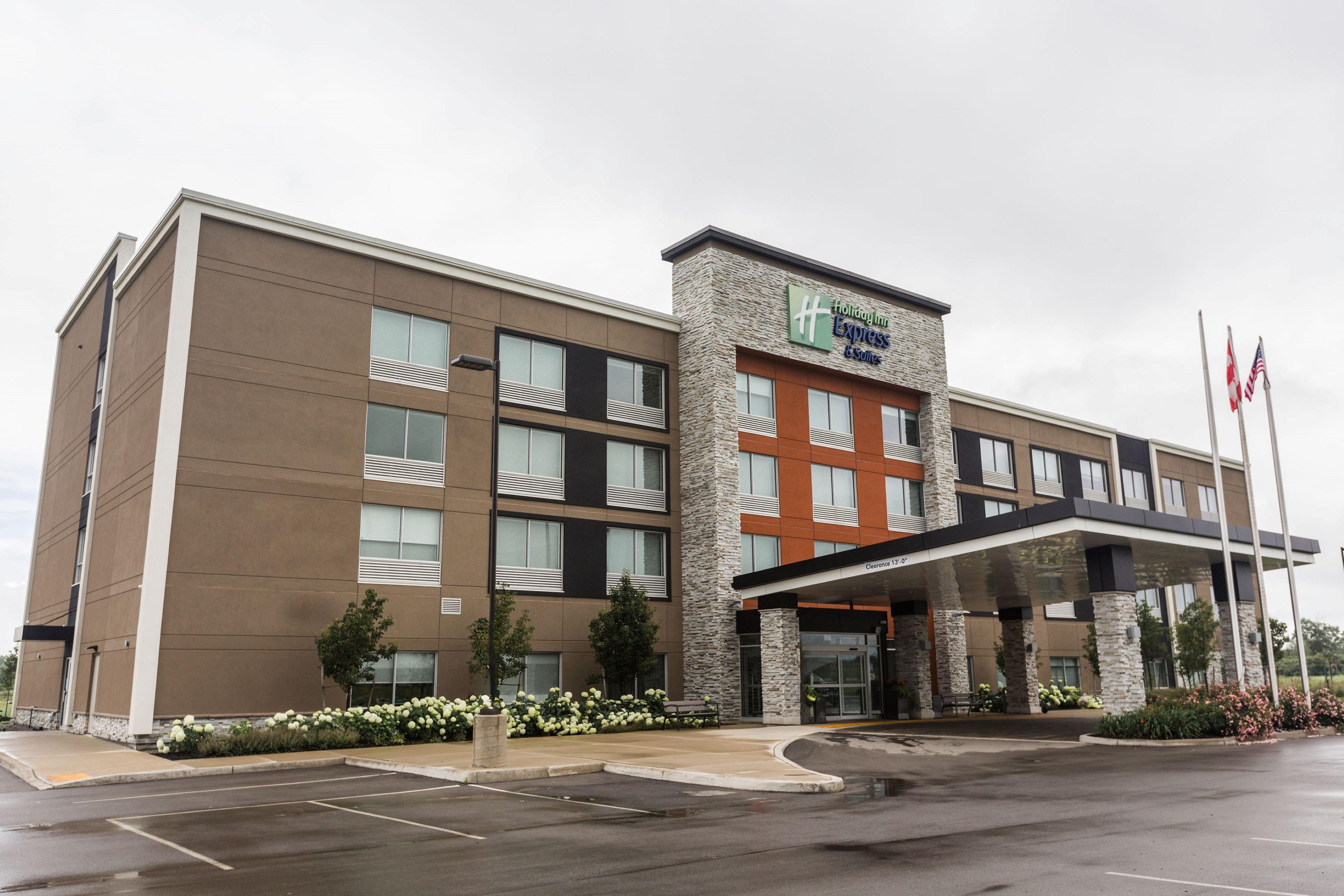Holiday Inn Express and Suites Welland 7/65