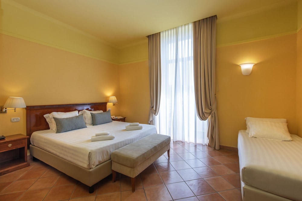 غرفة رباعية بسرير مزدوج وسريرين منفصلين، Hotel Nuvo 2/9