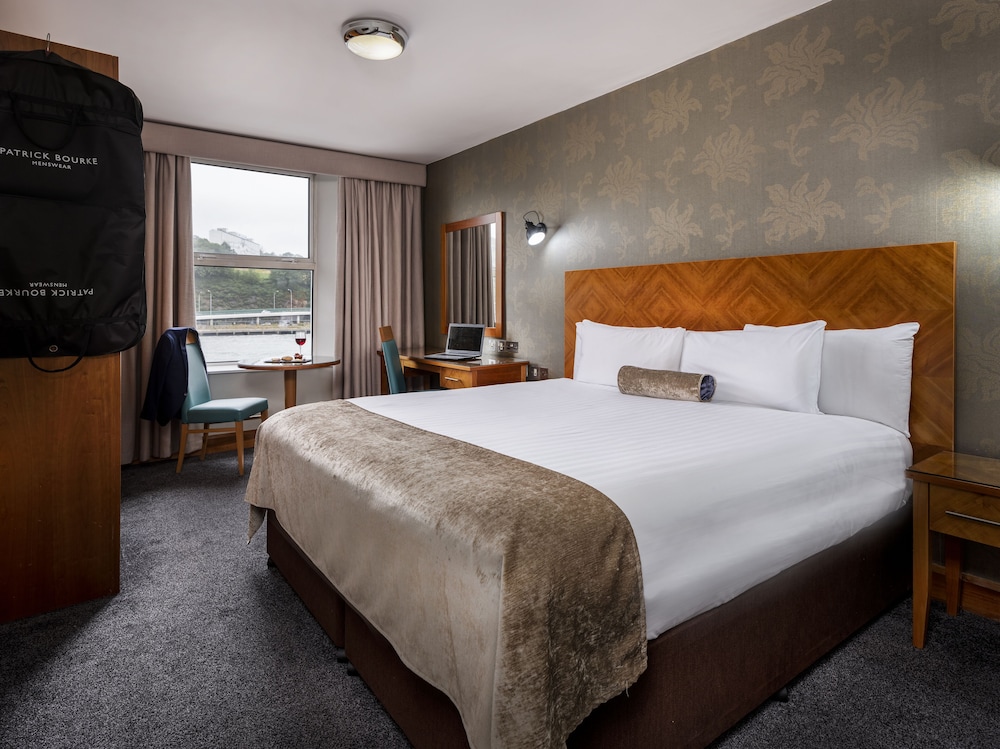 Treacys Hotel Waterford 18/70