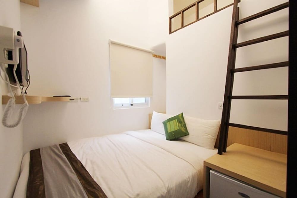 ROOM, DOUBLE BED, SHARED BATHROOM