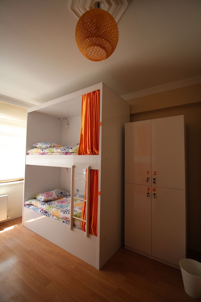 Deeps Hostel 10/32