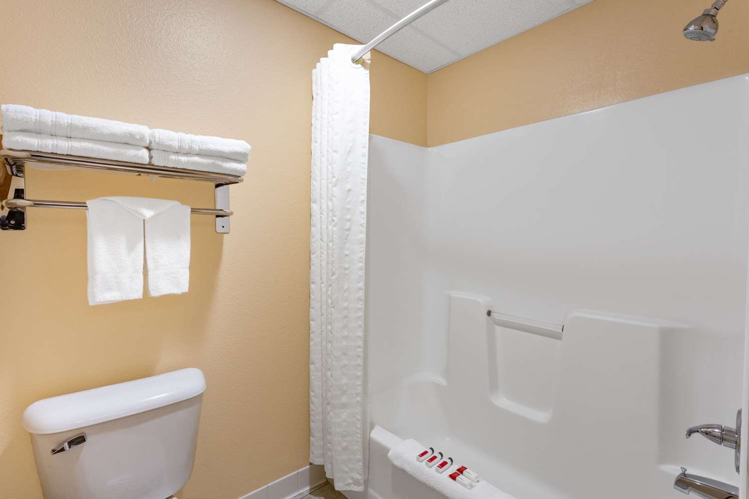Super 8 By Wyndham Fort Dodge Ia 18/19