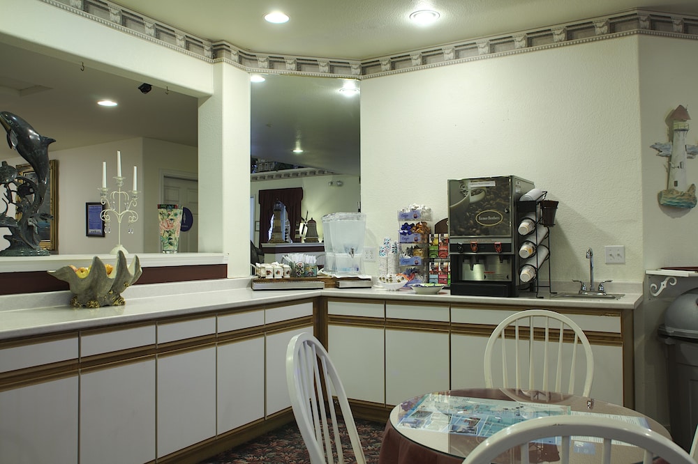 Lighthouse Inn 29/37