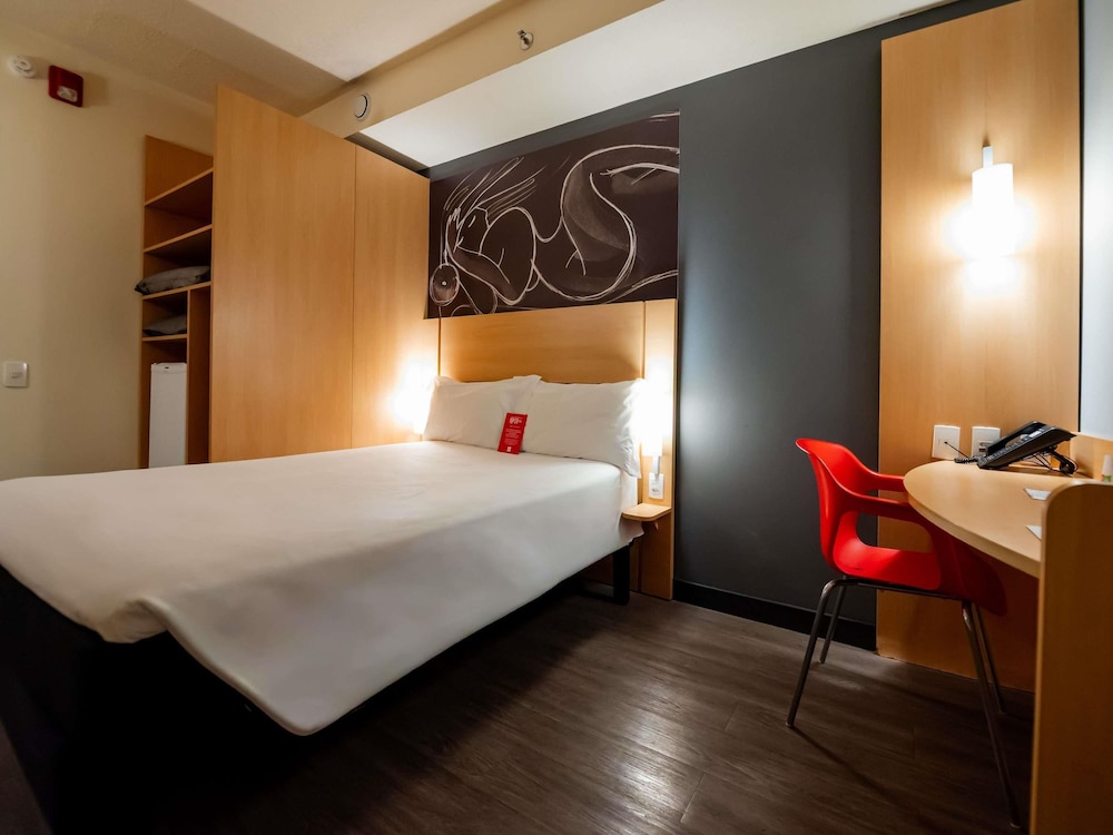 Ibis Porto Alegre Assis Brasil 24/74