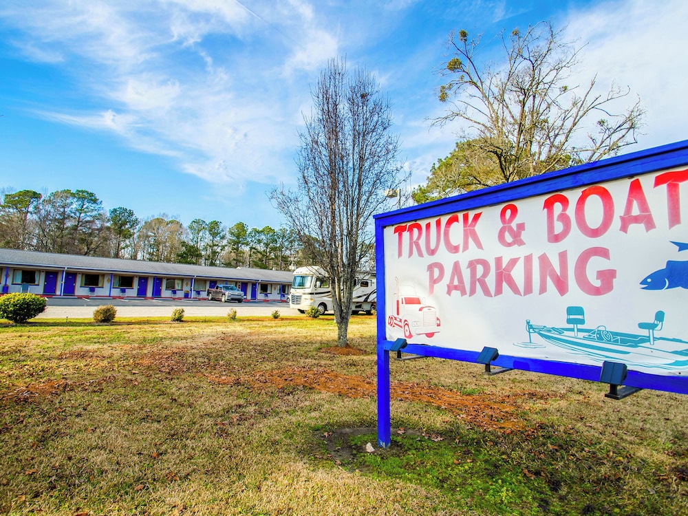 Sportsman Inn by OYO US Hwy-64 36/42