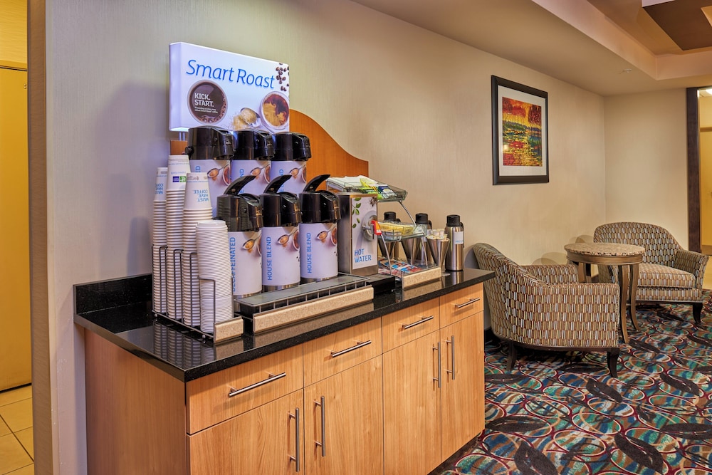 Holiday Inn Express Hotel and Suites El Paso Airport Area 15/64