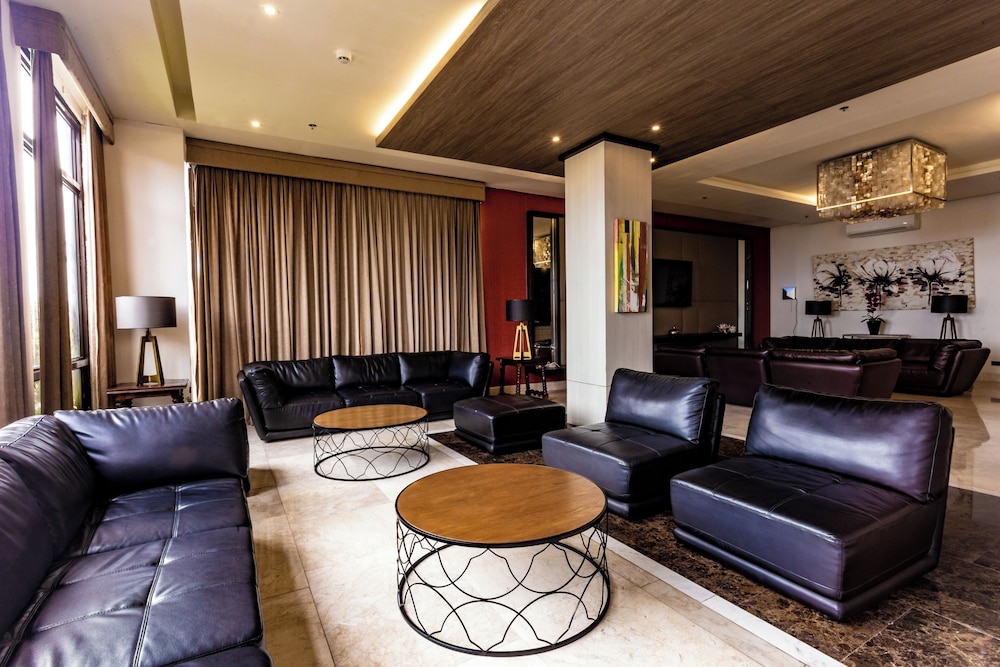 Splendido Tagaytay Hotel and Country Club 40/60