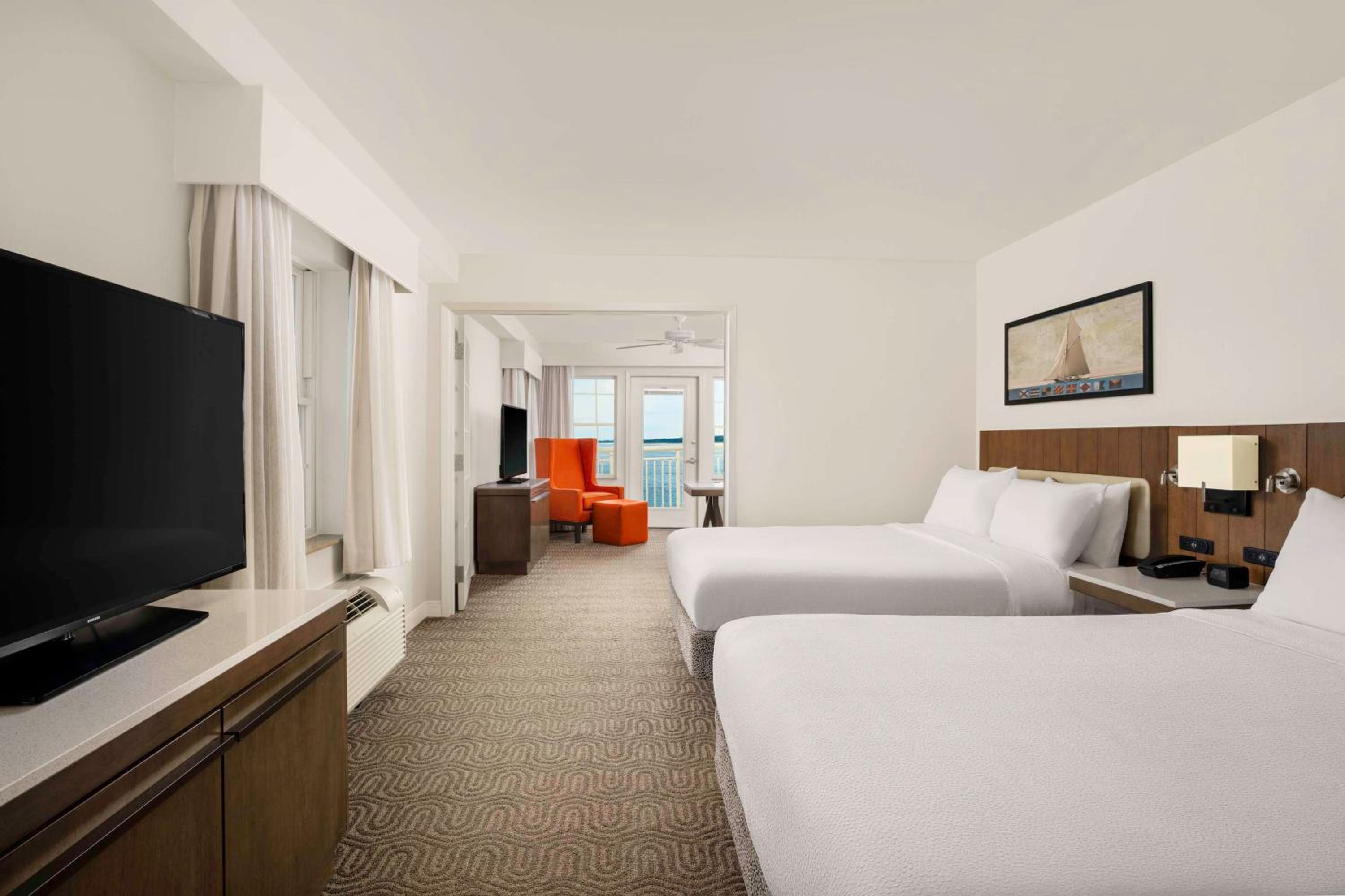 1 Bedroom, Suite, 2 Queen Beds, Bay Front, Sofa